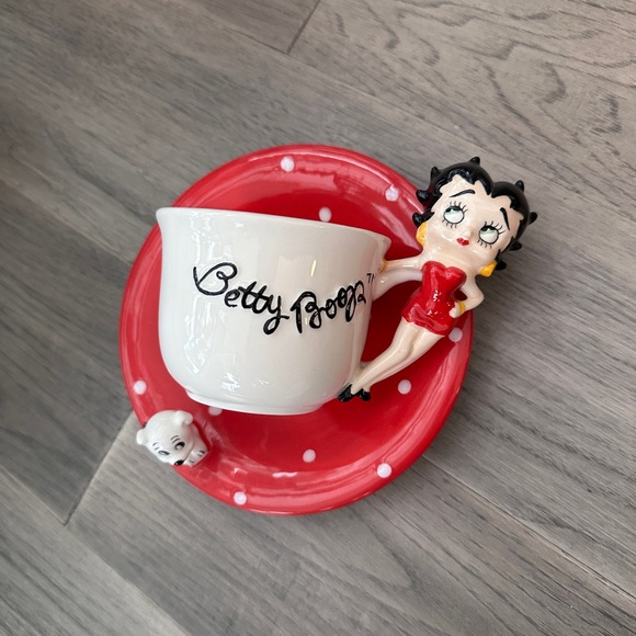 Betty Boop teacup and saucer set - Picture 1 of 4